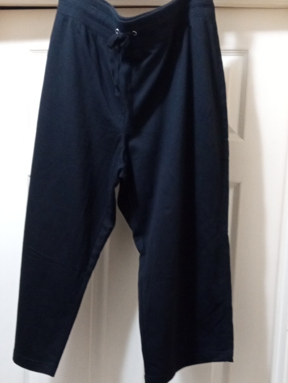 $9>>>>>>Active USA women Black Drawstring Joggers ankle capriNWOT